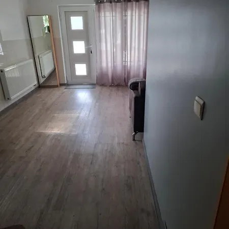 Alisa Apartment *